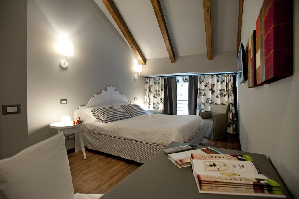 Bed and Breakfast Vinoteca La Sacrestia Alba  Habitación foto