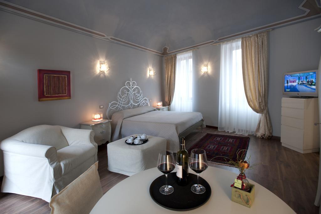 Bed and Breakfast Vinoteca La Sacrestia Alba  Habitación foto