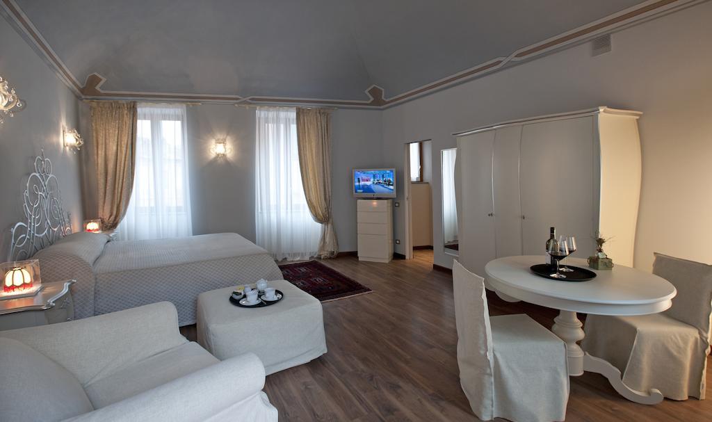 Bed and Breakfast Vinoteca La Sacrestia Alba  Habitación foto